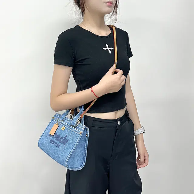COACH Cargo 20