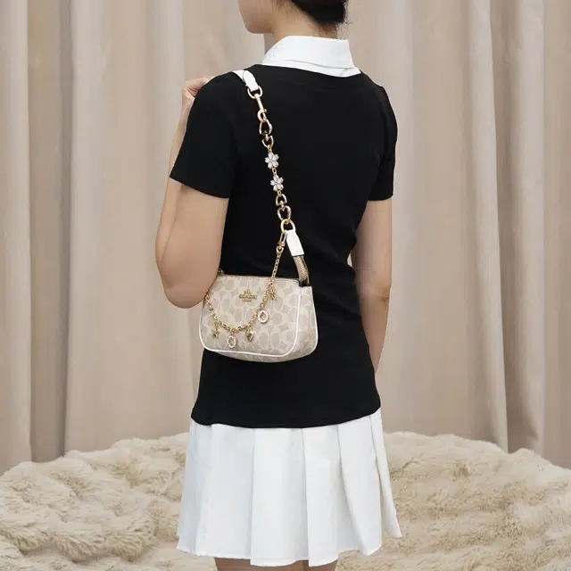 COACH Nolita 19