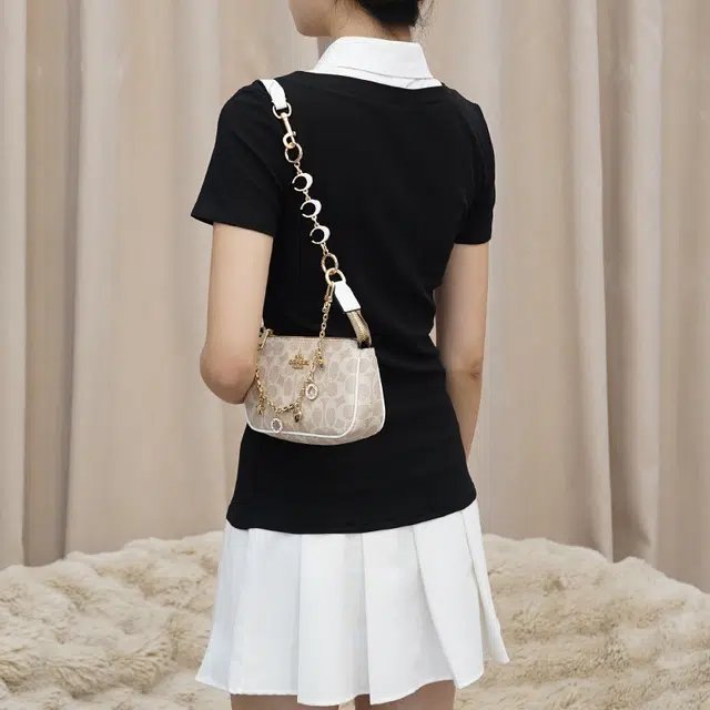 COACH Nolita 19