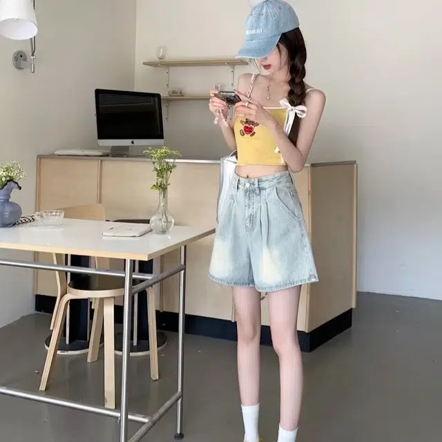 欧迪芬 水洗休闲宽松简约通勤风纯色高腰阔腿牛仔短裤 女款