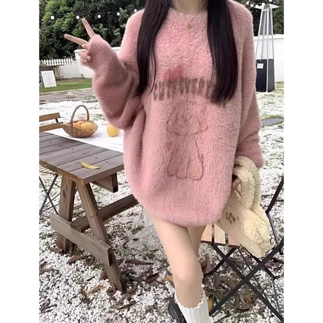 欧迪芬 秋冬设计感圆领小众宽松慵懒风软糯毛衣 女款