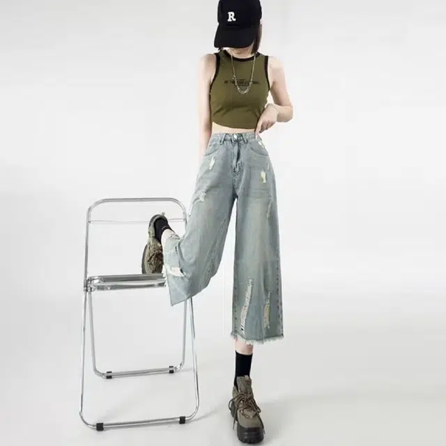 欧迪芬 休闲做旧毛边设计感舒适时尚百搭高腰宽松八分牛仔裤 女款 浅蓝