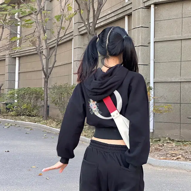 欧迪芬 短款运动收腰连帽外套时尚花卉设计美式复古简约休闲百搭个性潮流卫衣 女款