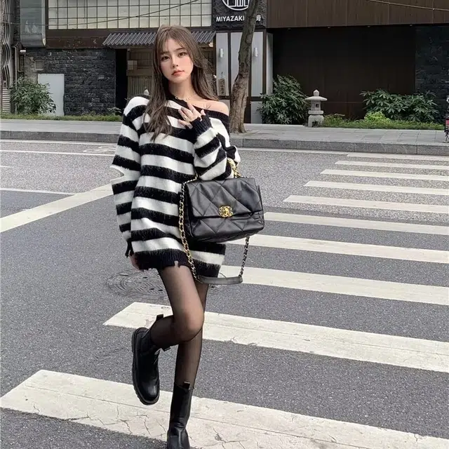 欧迪芬  慵懒风日系条纹圆领秋冬宽松百搭学院风毛衣 女款