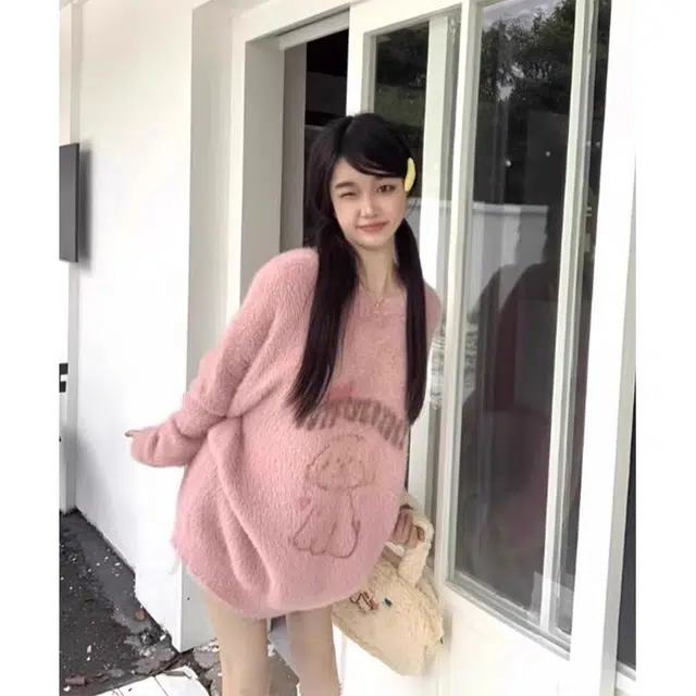 欧迪芬 秋冬设计感圆领小众宽松慵懒风软糯毛衣 女款