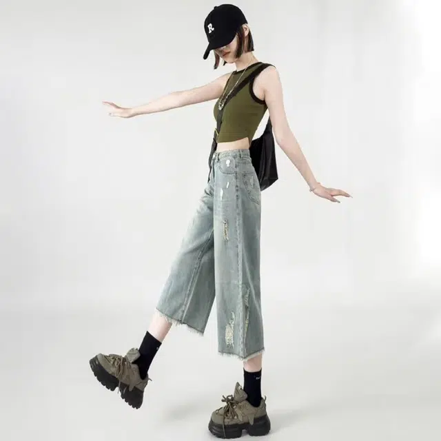 欧迪芬 休闲做旧毛边设计感舒适时尚百搭高腰宽松八分牛仔裤 女款 浅蓝