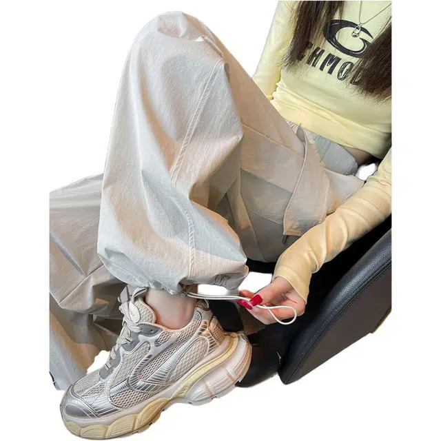 欧迪芬 白灰色春秋美式大口袋抽绳束脚工装裤女士通勤百搭运动阔腿裤宽松休闲冰丝户外登山裤跑步速干运动裤女生舒适时尚显瘦休闲裤 女款