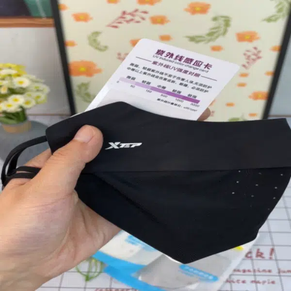 特步 轻薄透气高颜值防紫外线 薄款冰丝口罩 防晒面罩 男女同款情侣款 灰黑粉颜色可选择