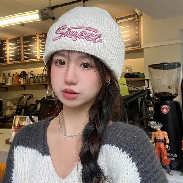 【日常百搭】 浪莎 高品质刺绣字母毛线帽女生秋冬保暖显脸小针织帽百搭时尚冷帽子 涤纶 绒线帽 女款