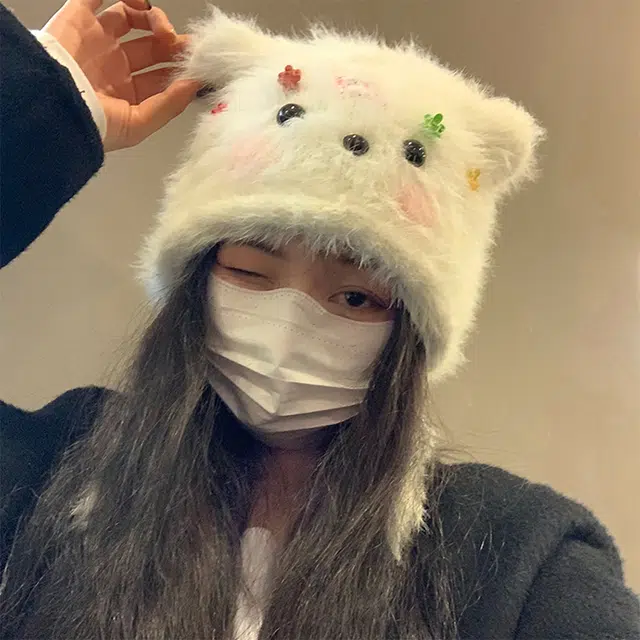 浪莎 可爱腮红小熊毛绒帽子女生冬季卡通可爱小夹子手工编织骑行保暖护耳绒线帽 涤纶 绒线帽 女款