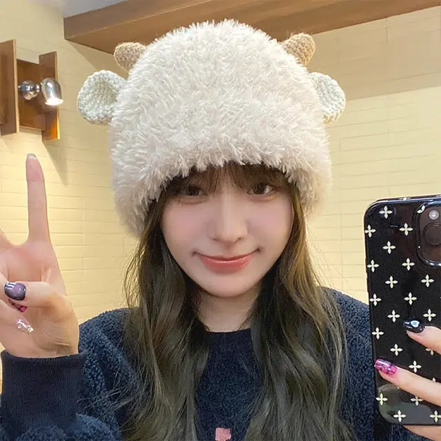 浪莎 可爱小羊角耳朵毛绒毛线帽子女款冬季加厚保暖护耳显脸小针织帽 涤纶 绒线围巾 女款