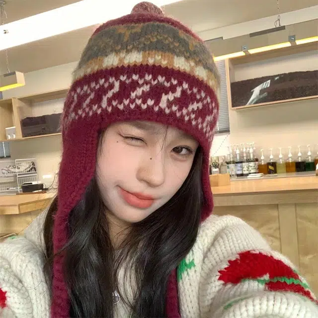 【圣诞氛围感】 浪莎 费尔曼岛复古提花羊毛混纺针织护耳帽女生冬季可爱保暖毛线辫子绒线帽 涤纶 绒线帽 女款