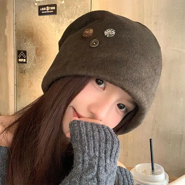 【潮酷穿搭】 浪莎 韩系毛呢纽扣冷帽堆堆帽女生秋冬高级感包头帽子显脸小护耳月子帽 涤纶 绒线帽 女款