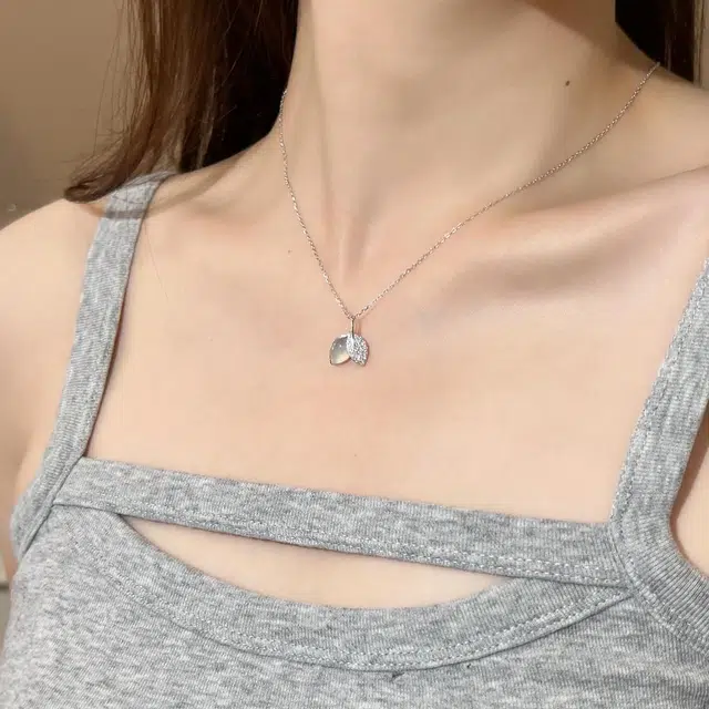 【一物一证】 羽诗娅 星光叶子 闪耀树叶森系风轻奢锁骨链 通勤约会穿搭配饰 表白必备 女朋友告白生日纪念日礼盒款 玉髓 玉石项链 女款