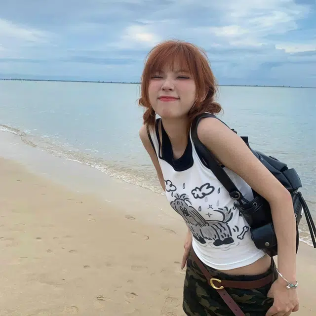 秀黛 多巴胺 纯欲风甜美辣妹性感 假两件休闲家居服打底百搭轻盈舒适透气亲肤高级感小狗涂鸦质感吊带背心 女款