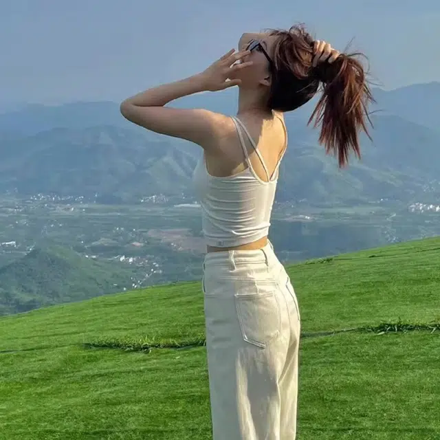 秀黛 美式 辣妹纯欲风甜辣 炸街休闲小众高级感轻盈舒适透气亲肤纯色多色可选美背修身显瘦百搭打底春夏叠搭带胸垫双肩吊带背心 女款