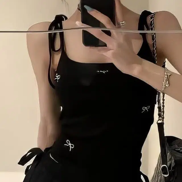 秀黛 美式 纯欲风性感蝴蝶结辣妹炸街纯色百搭内搭打底日常通勤轻盈透气舒适质感高级感短款吊带简约修身无袖小众设计感背心 女款
