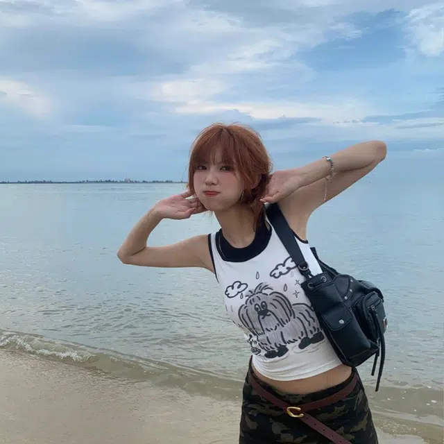 秀黛 多巴胺 纯欲风甜美辣妹性感 假两件休闲家居服打底百搭轻盈舒适透气亲肤高级感小狗涂鸦质感吊带背心 女款