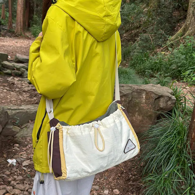 揽月 轻便出游通勤 尼龙 单肩斜挎包 男女同款情侣款 多色