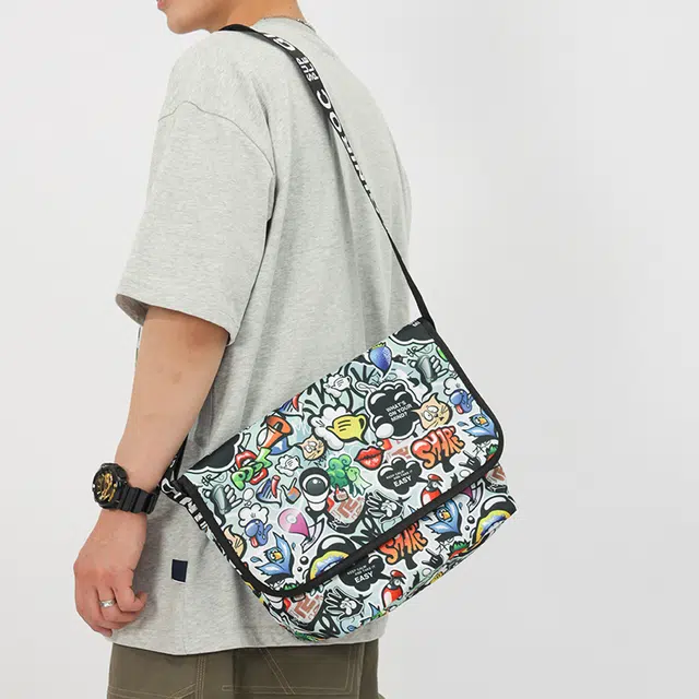 揽月 潮流印花个性百搭 尼龙 斜挎单肩包 男女同款情侣款 涂鸦色