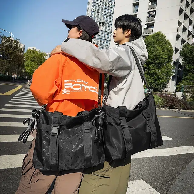 揽月 潮酷大容量干湿分离上课托特包出游通勤 尼龙拼皮膜 斜挎包 常规 男女同款情侣款 多色