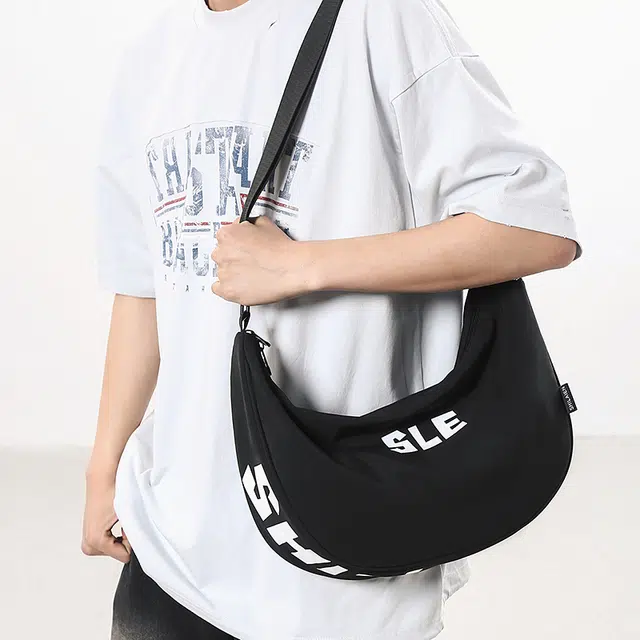 揽月 简约休闲慵懒风纯色涂鸦通勤百搭 尼龙 单肩斜挎包 男女同款情侣款 黑色/湖蓝色/黄色/灰色/桔色/绿色/米白色/紫色