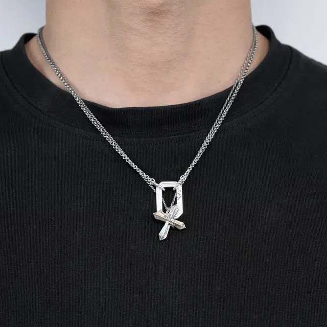 925