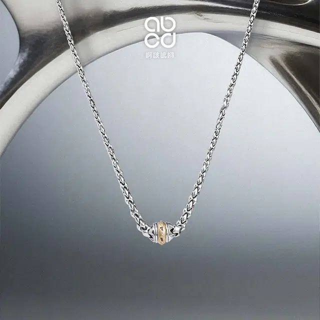 925