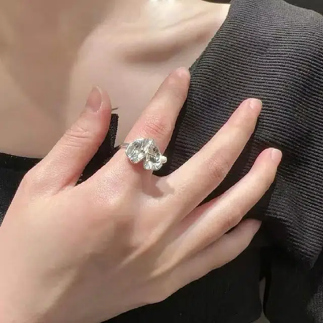 925