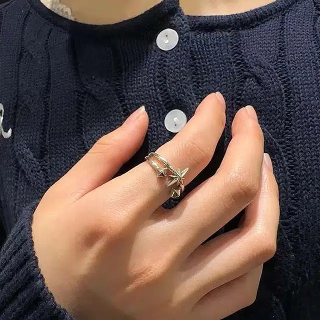 925