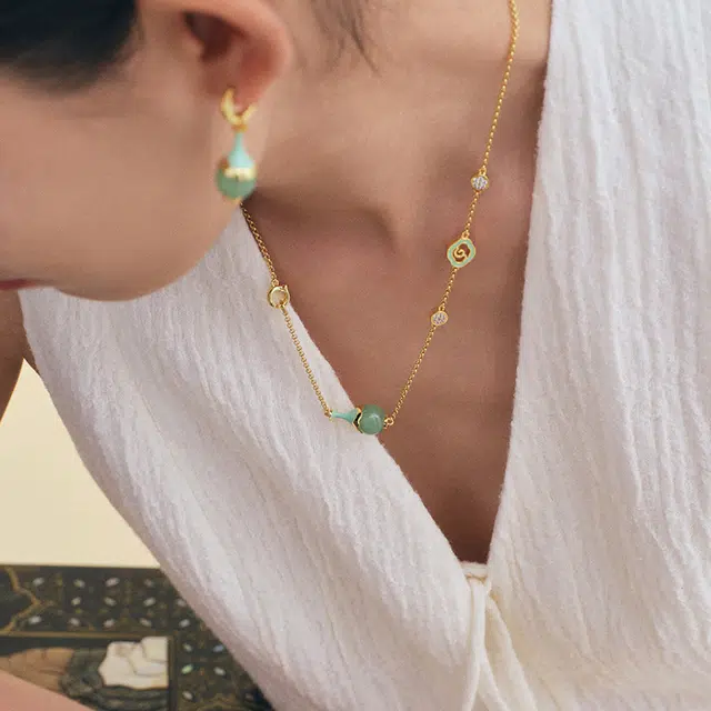 合璧 瓶步青云东陵玉春瓶珐琅祥云#好运 铜镀金 项链 女款