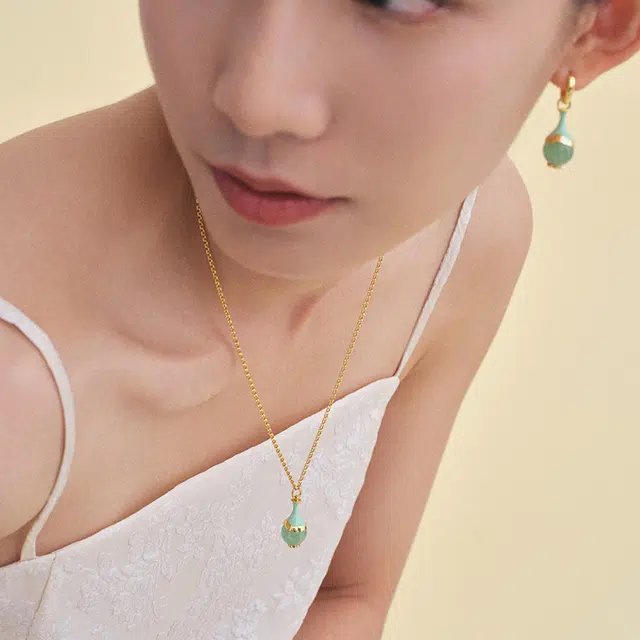 合璧 瓶步青云春瓶 珐琅青色玉瓶 铜镀金 项链 女款