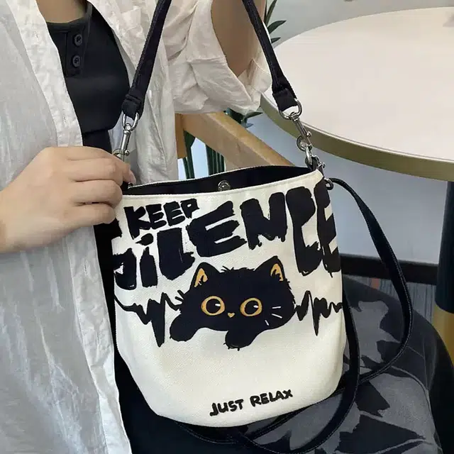 奥松 家用家居百搭学生学院 绒面科技布 斜挎包 女款 黑色/白色