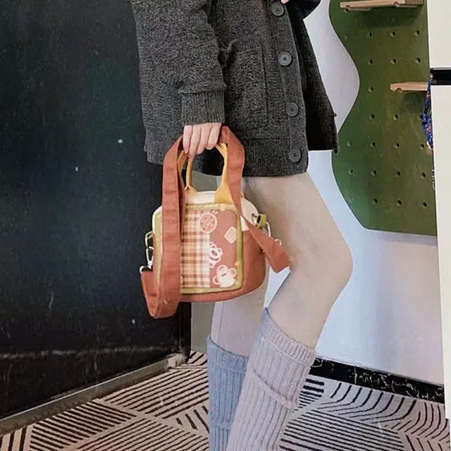 奥松 休闲百搭 绒面科技布 斜挎包 男女同款情侣款 棕色
