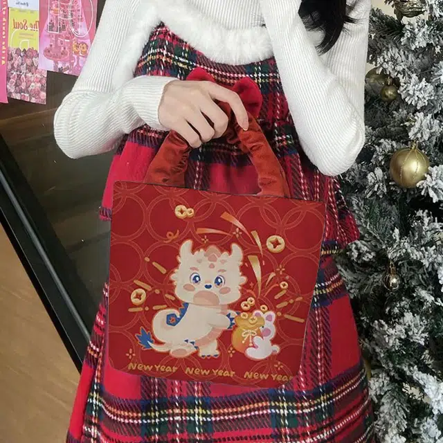 奥松 家用家居财运兴龙单肩布包可爱斜挎包 绒面科技布 手提包 男女同款情侣款 红色