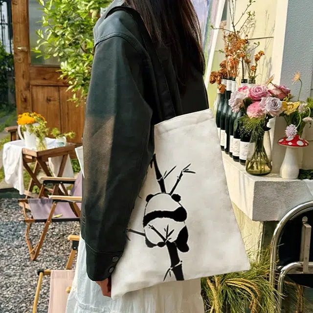 奥松 家用家居可爱布包学生上课通勤 绒面科技布 手提单肩包 男女同款情侣款 白色熊猫