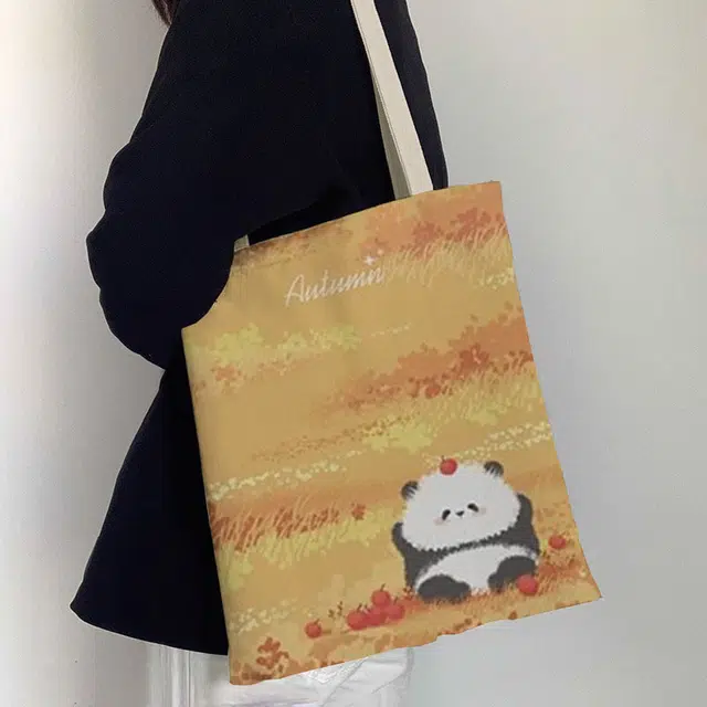 奥松 家用家居小熊猫手提袋可爱学生装书通勤百搭慵懒 绒面科技布 单肩包 男女同款情侣款 秋田花花经典袋