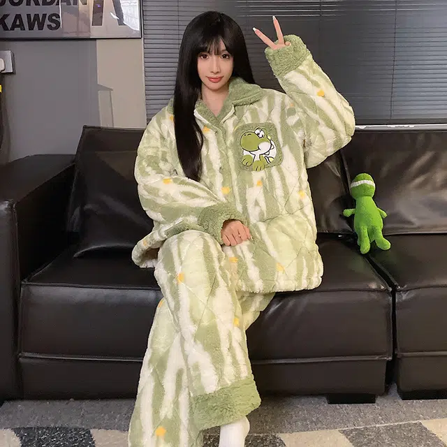 俞兆林 柔软舒适亲肤蓄热锁温翻领长袖长裤睡衣套装 女款 绿色