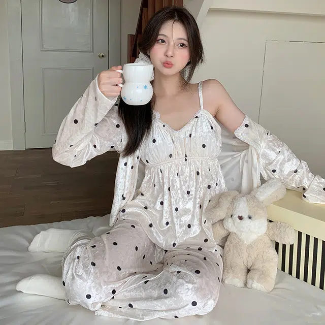 俞兆林 胸垫防凸点丝绒圆点高级感吊带舒适休闲家居服长袖长裤睡衣套装 女款 白色