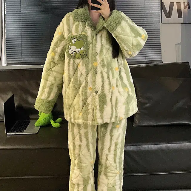 俞兆林 柔软舒适亲肤蓄热锁温翻领长袖长裤睡衣套装 女款 绿色