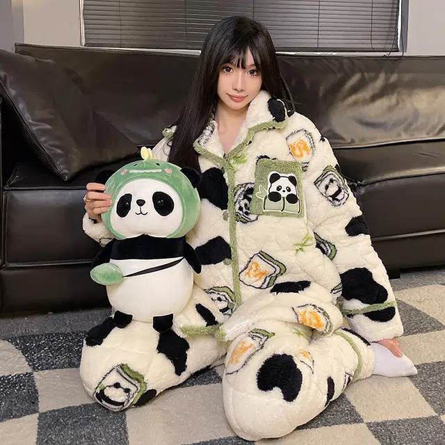 俞兆林 满印卡通加厚保暖翻领长袖上衣舒适家居服长裤睡衣套装 女款 杏色