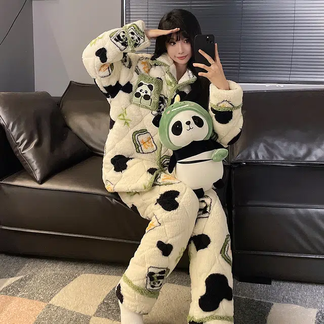 俞兆林 满印卡通加厚保暖翻领长袖上衣舒适家居服长裤睡衣套装 女款 杏色