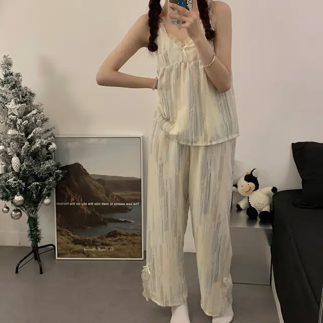 俞兆林 柔软带胸吊带无袖上衣舒适透气短裤家居服长裤睡衣套装 女款 白色