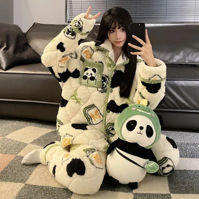 俞兆林 满印卡通加厚保暖翻领长袖上衣舒适家居服长裤睡衣套装 女款 杏色
