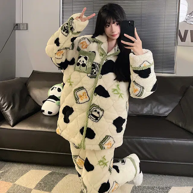俞兆林 满印卡通加厚保暖翻领长袖上衣舒适家居服长裤睡衣套装 女款 杏色