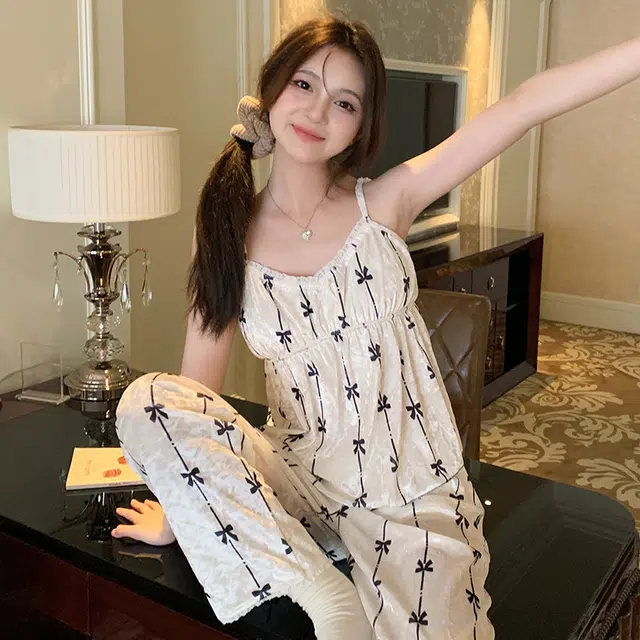 俞兆林 甜美蝴蝶结长袖长裤金丝绒带胸垫休闲亲肤吊带家居服三件套秋季睡衣套装 女款 杏色