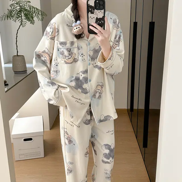 俞兆林 满印卡通开衫翻领亲肤舒适长袖长裤休闲家居服睡衣套装 女款 杏色