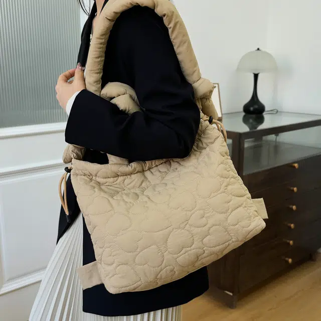 SUN ERATHU Tote