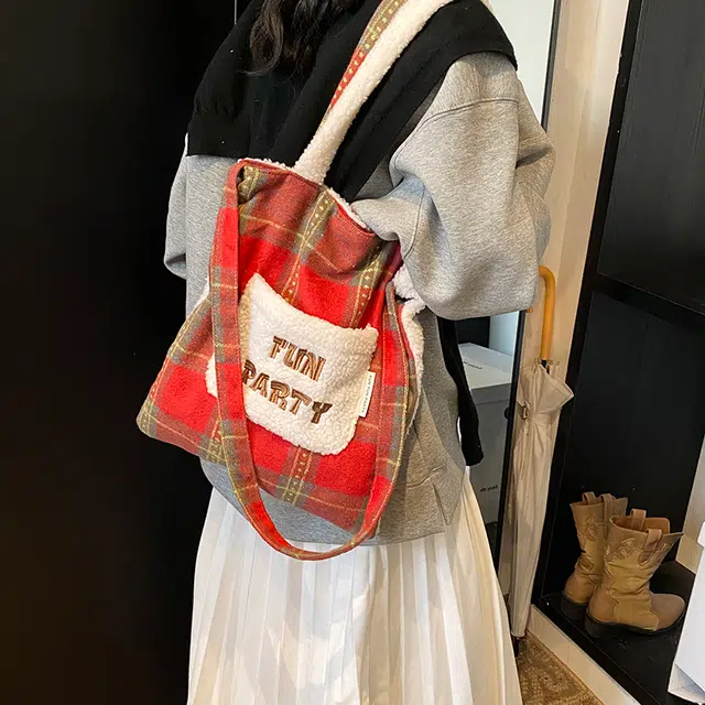 SUN ERATHU Tote