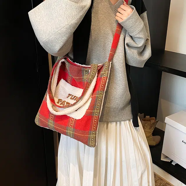 SUN ERATHU Tote